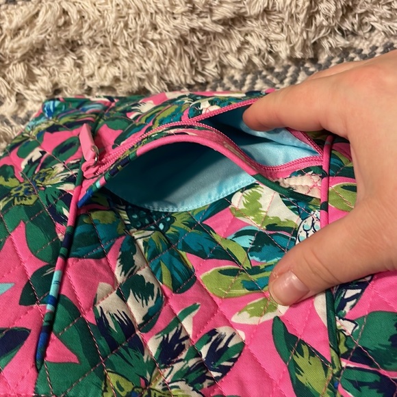 Vera Bradley “Tropical Paradise” Hipster Crossbody  - BRAND NEW WITHOUT TAGS!! - Picture 5 of 5
